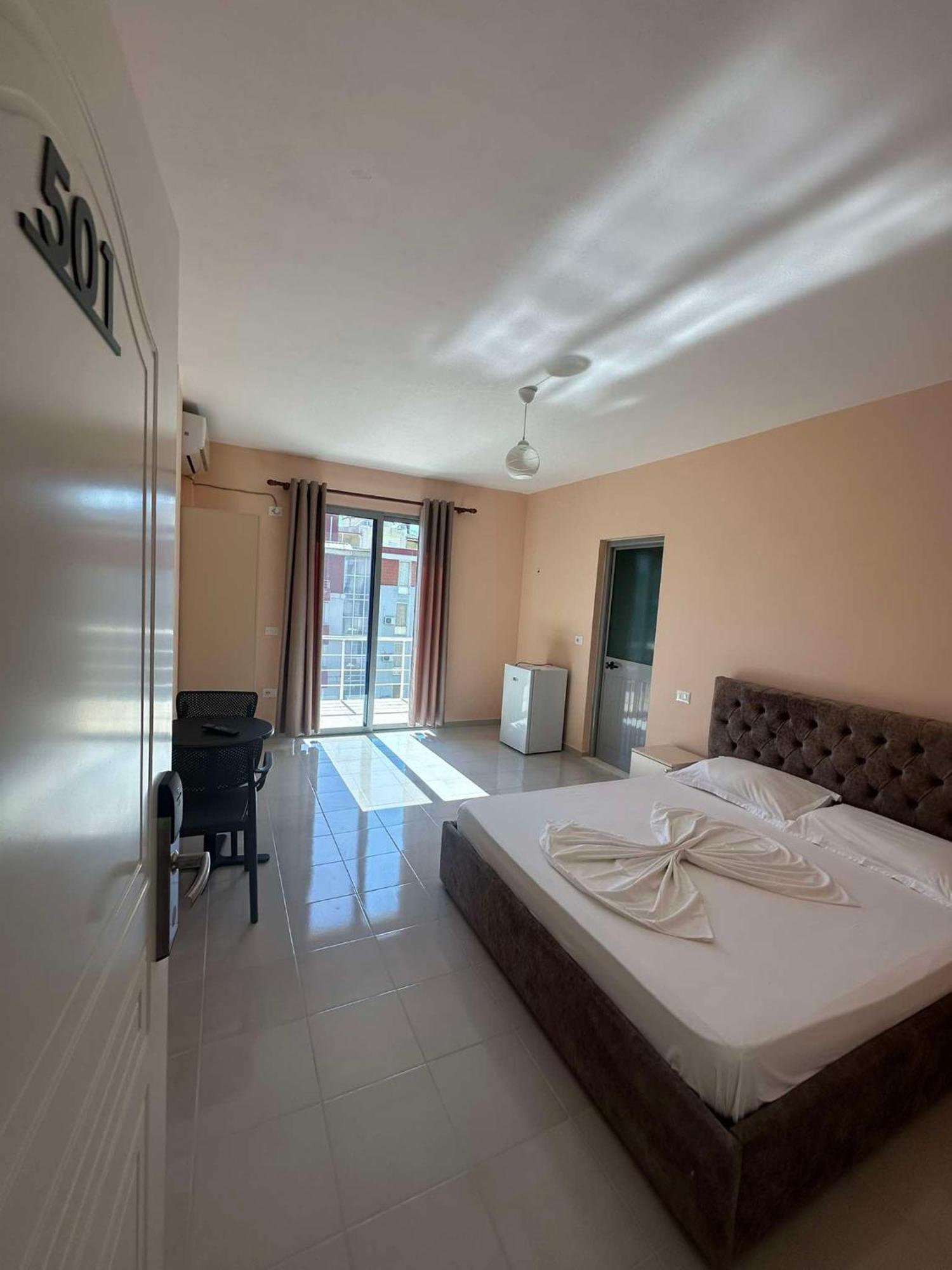 Deor Hotel Shëngjin Eksteriør billede