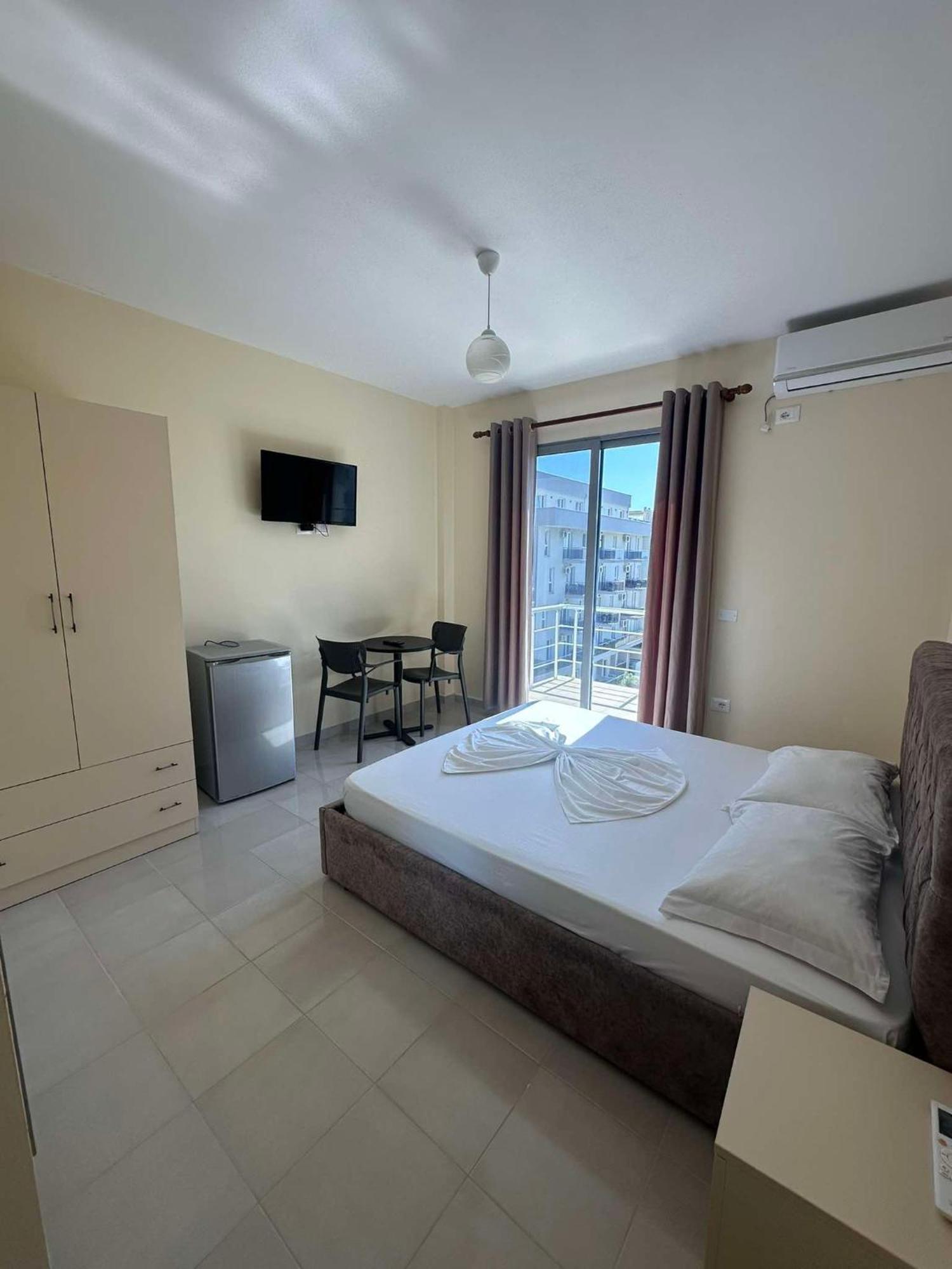 Deor Hotel Shëngjin Eksteriør billede
