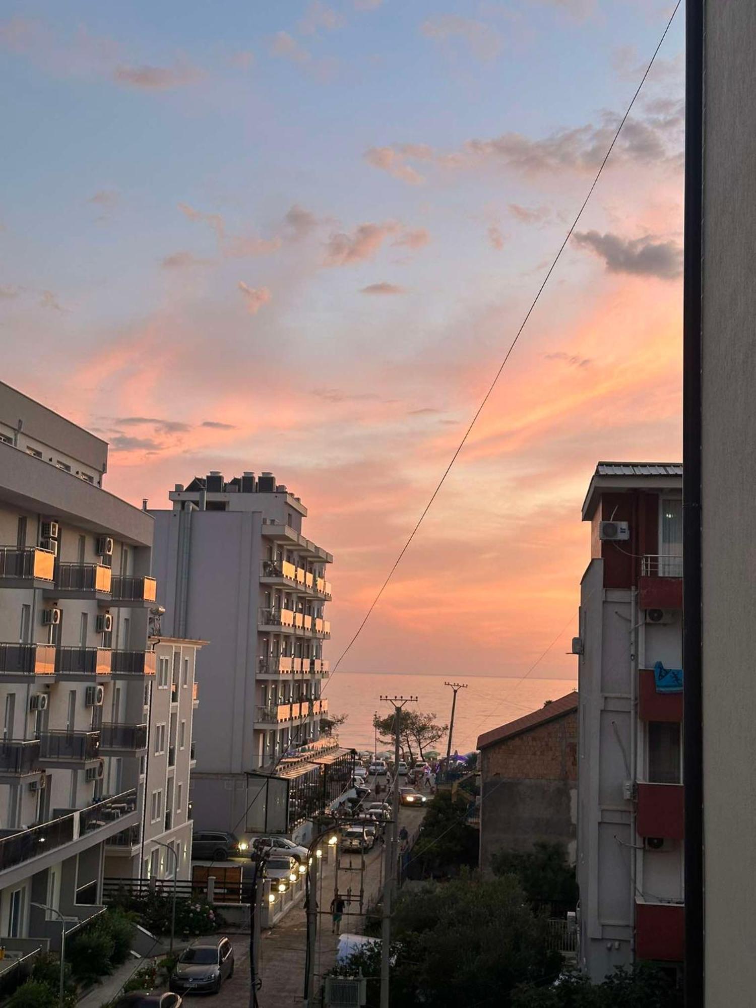 Deor Hotel Shëngjin Eksteriør billede