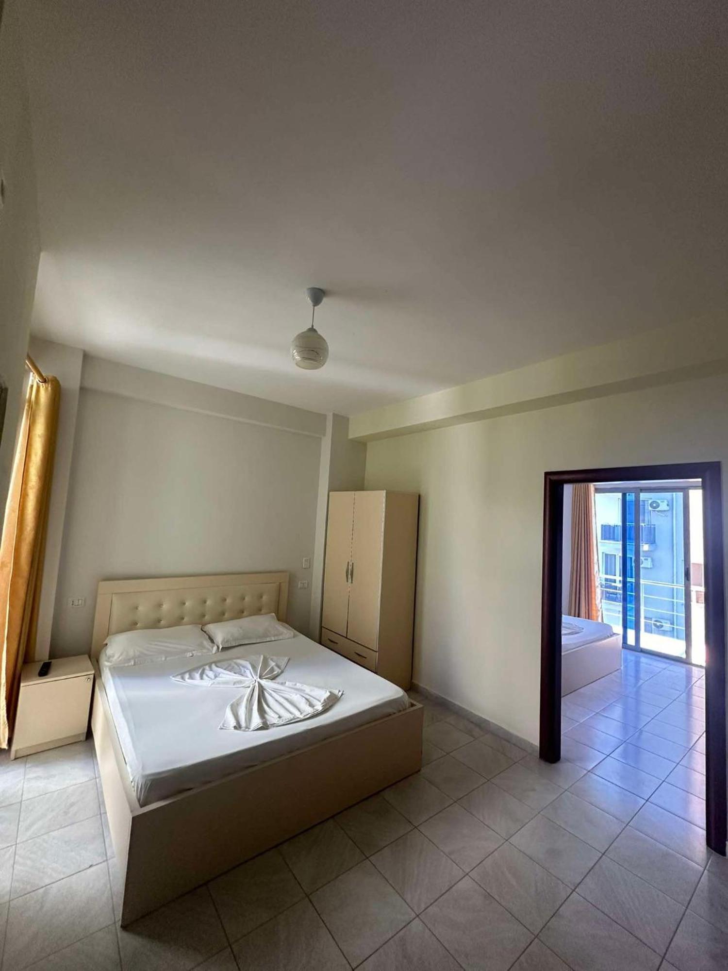 Deor Hotel Shëngjin Eksteriør billede