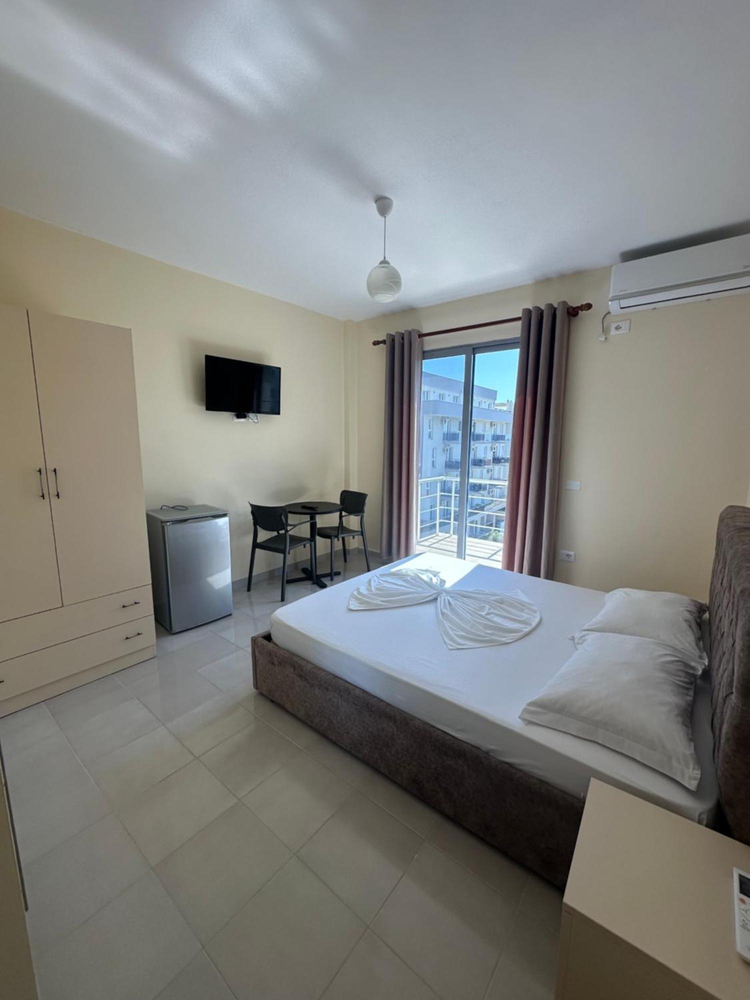 Deor Hotel Shëngjin Eksteriør billede