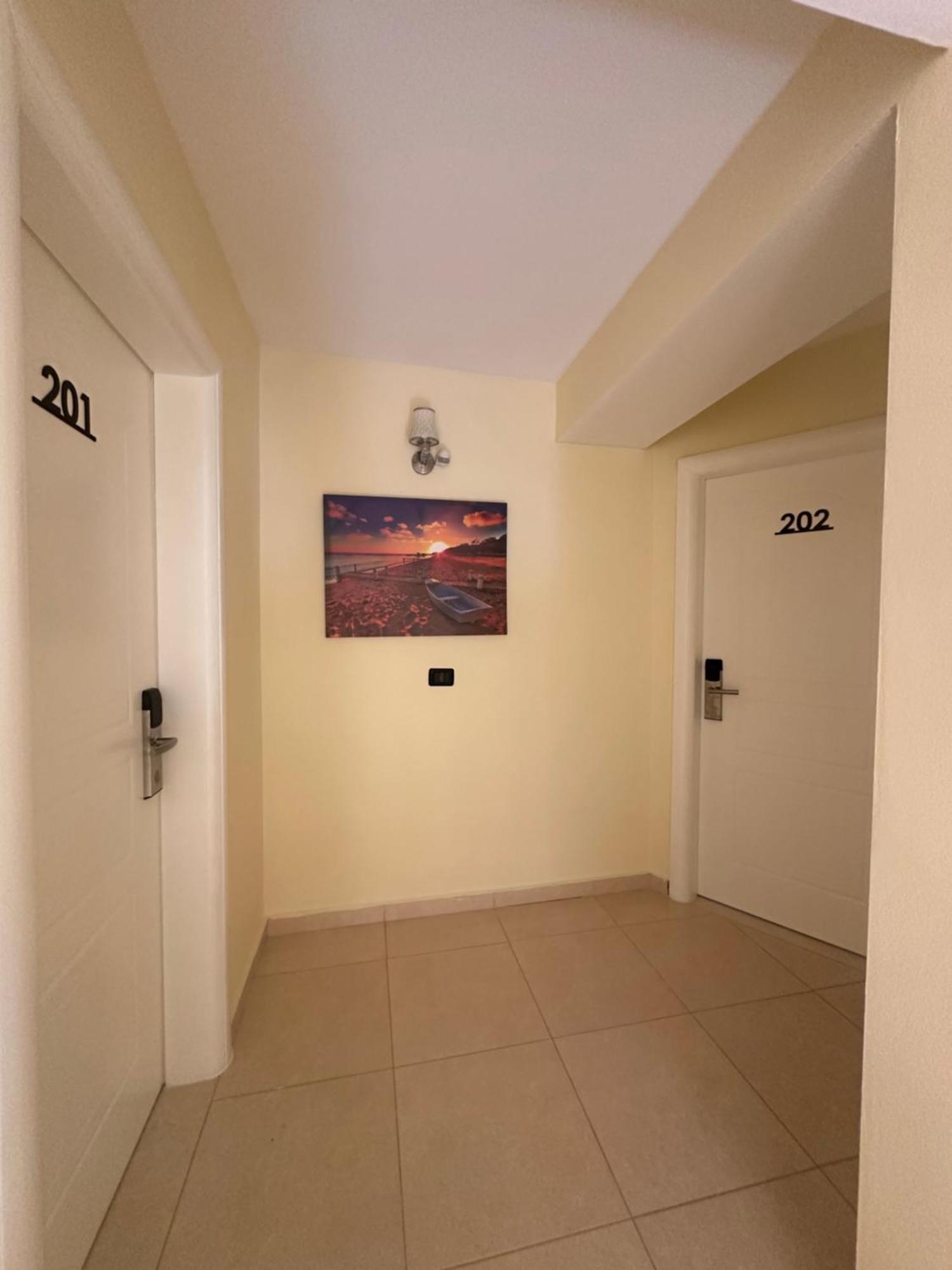Deor Hotel Shëngjin Eksteriør billede