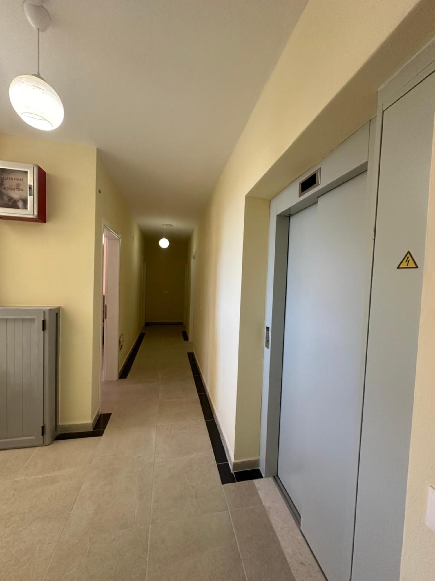 Deor Hotel Shëngjin Eksteriør billede
